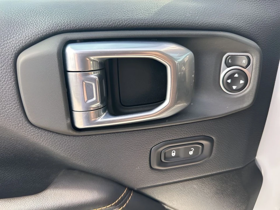 2025 Jeep - Image 22 of 31