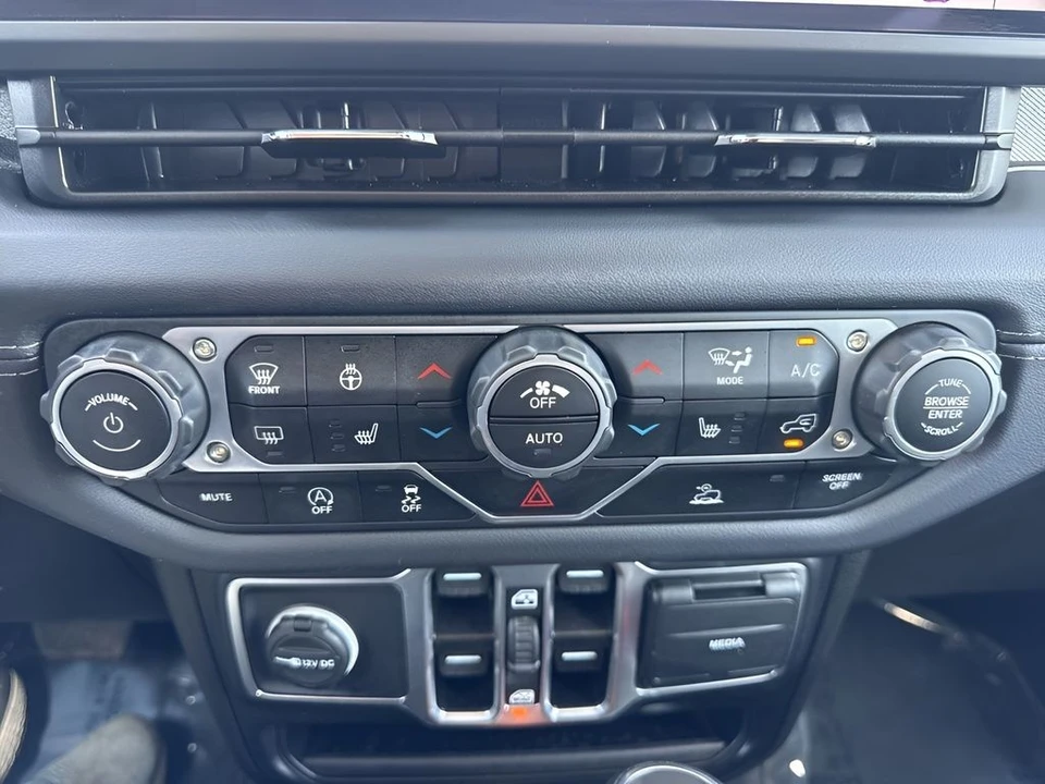 2025 Jeep JL Wrangler - Image 17 of 21