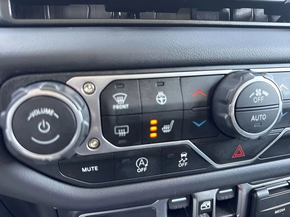 2025 Jeep JL Wrangler - Image 19 of 21