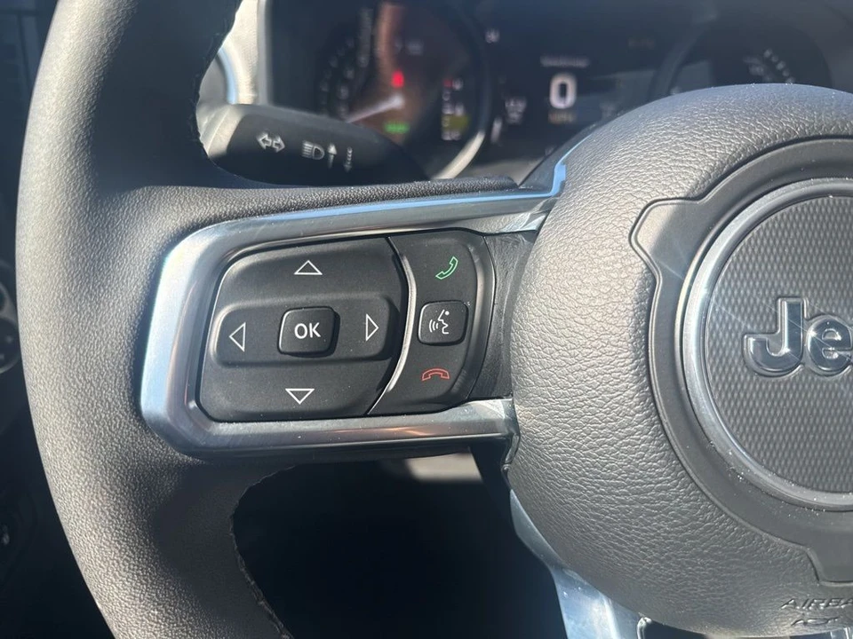 2025 Jeep JL Wrangler - Image 15 of 31