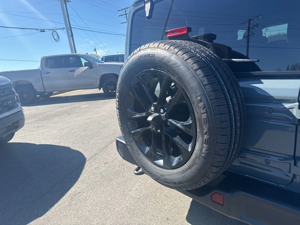2025 Jeep JL Wrangler - Image 29 of 31