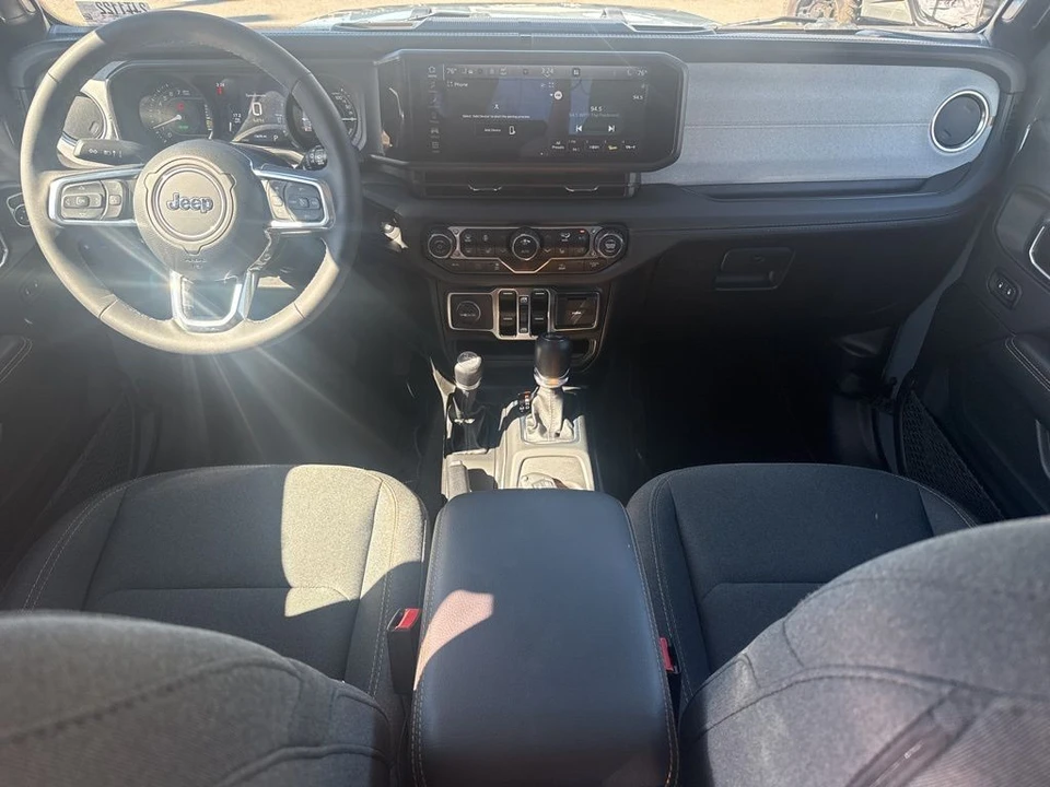 2025 Jeep JL Wrangler - Image 13 of 31