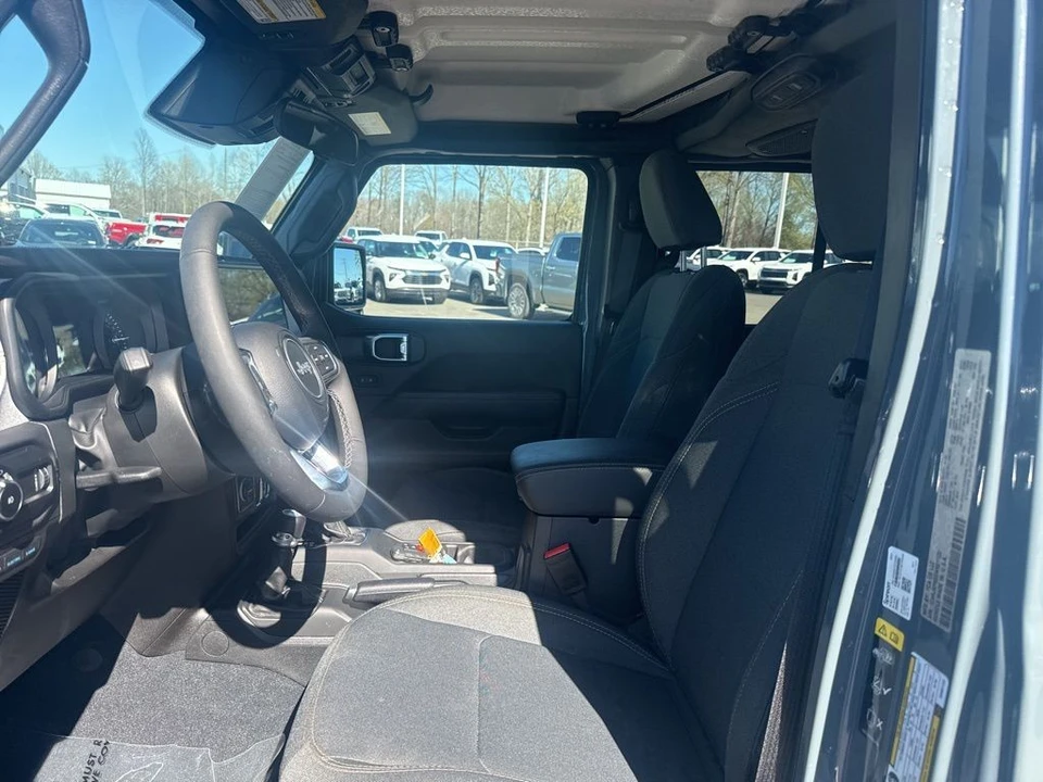 2025 Jeep JL Wrangler - Image 9 of 31
