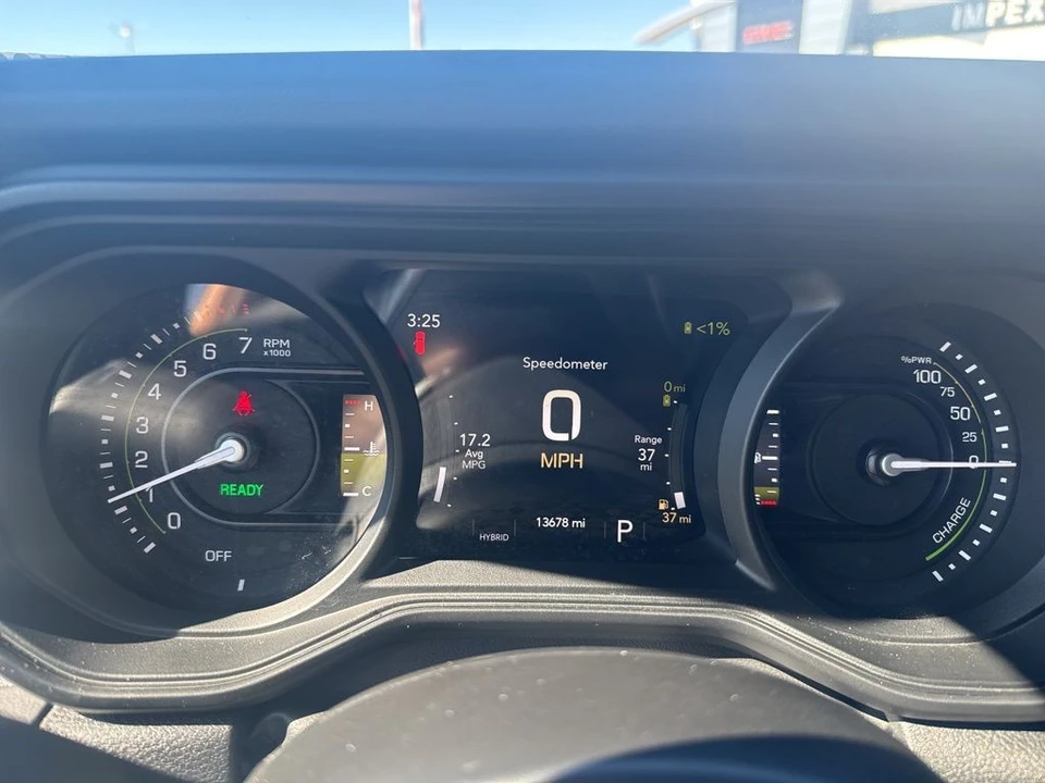 2025 Jeep JL Wrangler - Image 24 of 31