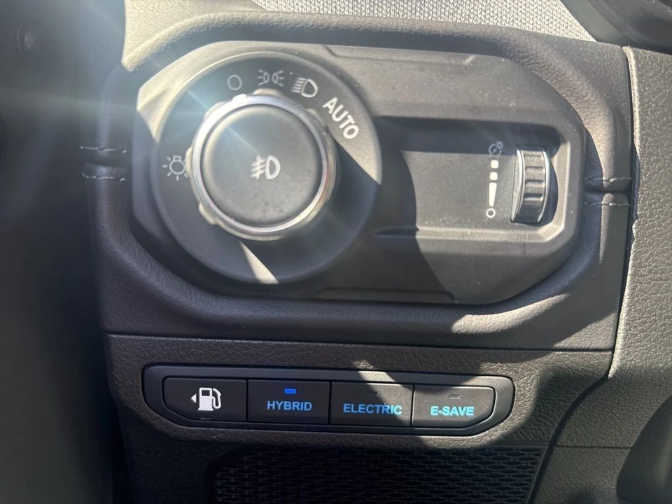 2025 Jeep JL Wrangler - Image 23 of 31