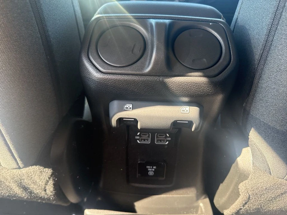 2025 Jeep JL Wrangler - Image 12 of 31