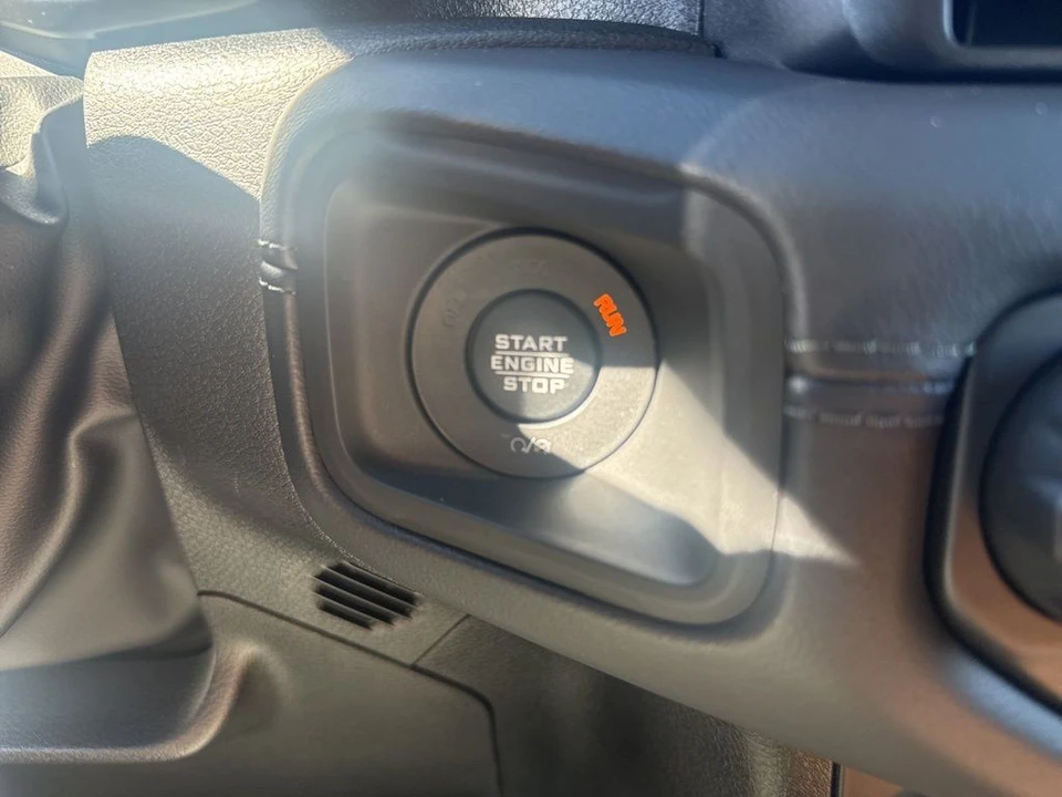 2025 Jeep JL Wrangler - Image 22 of 31