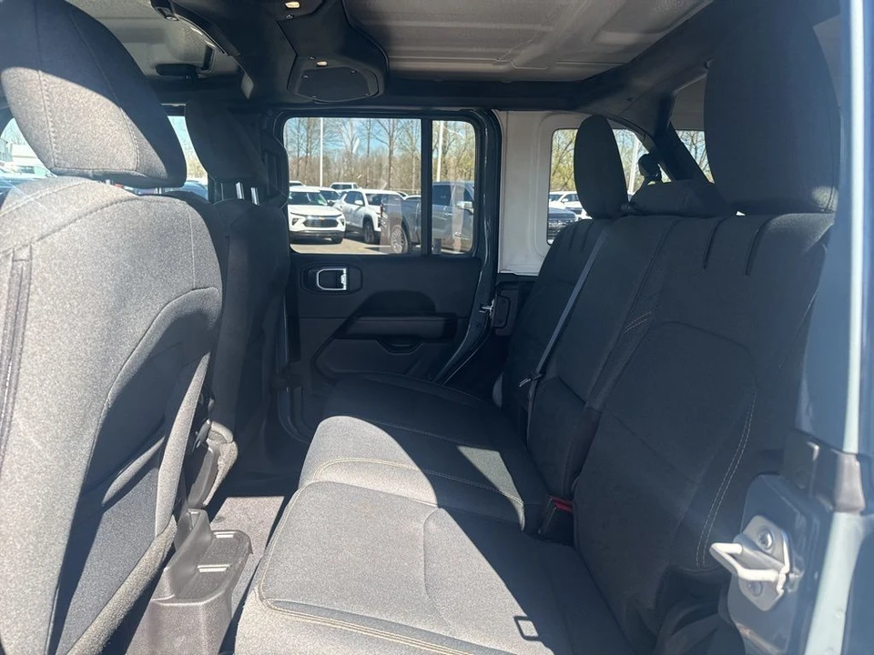 2025 Jeep JL Wrangler - Image 11 of 31