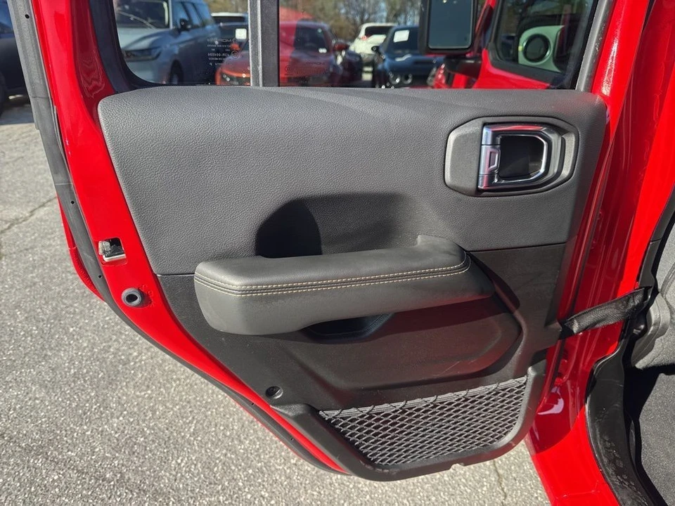 2025 Jeep JL Wrangler - Image 27 of 31