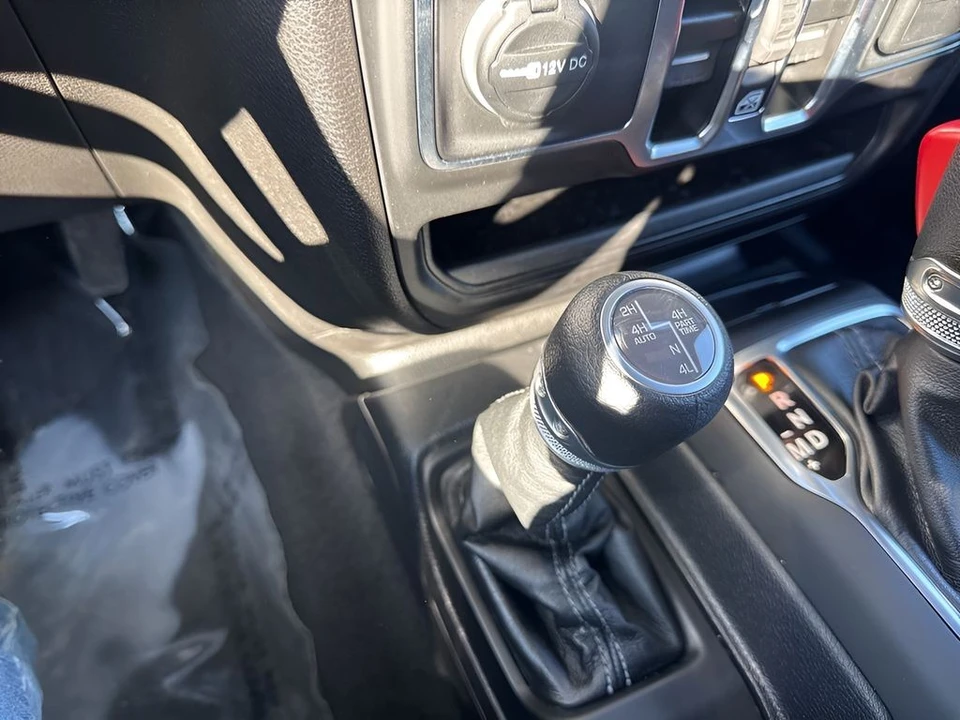 2025 Jeep JL Wrangler - Image 22 of 31