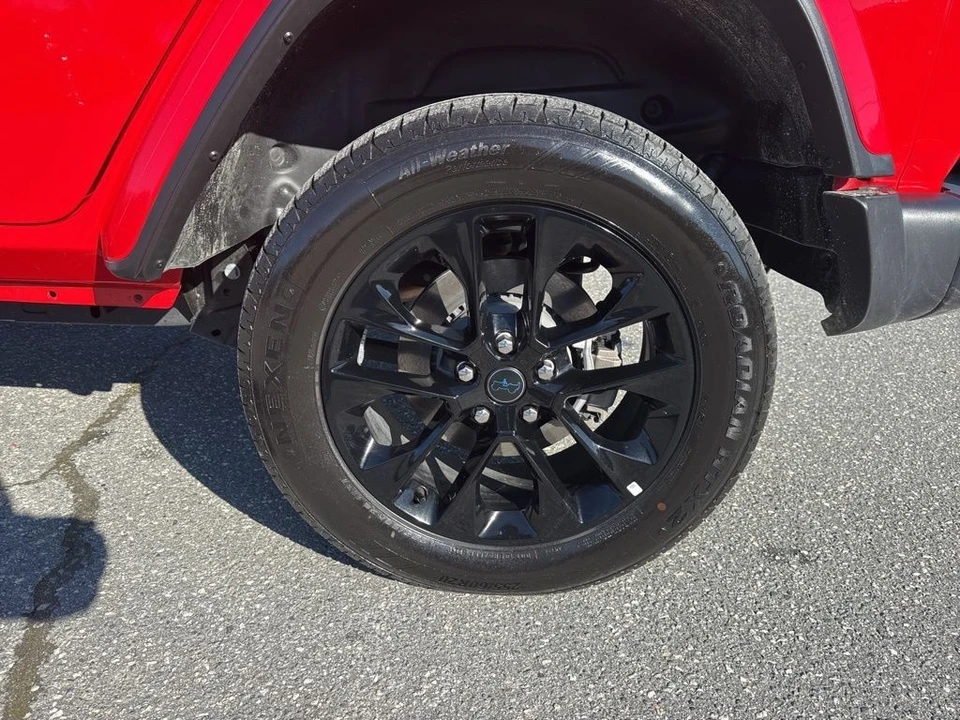 2025 Jeep JL Wrangler - Image 30 of 31