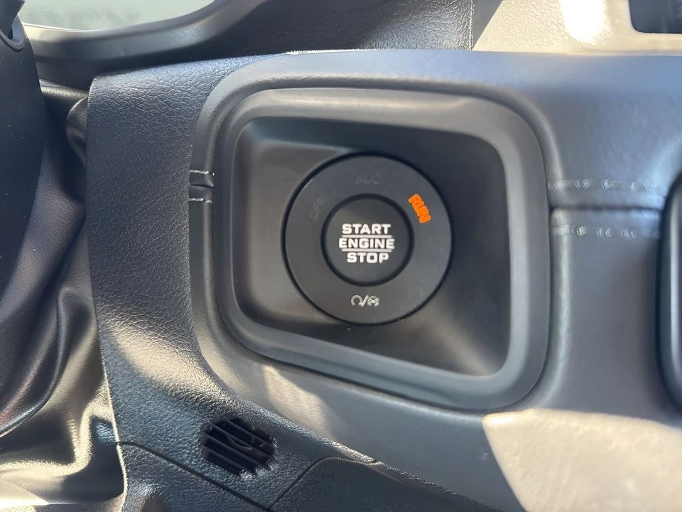 2025 Jeep JL Wrangler - Image 21 of 31