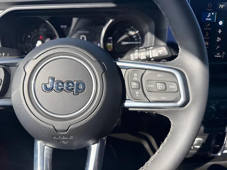 2025 Jeep JL Wrangler - Image 15 of 31