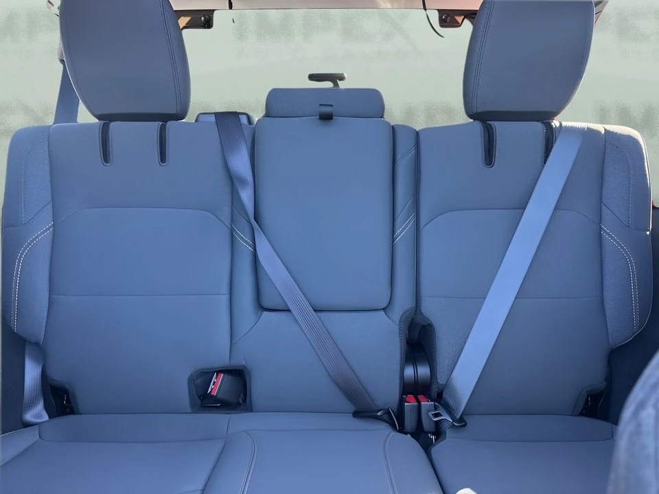 2025 Jeep JL Wrangler - Image 11 of 31