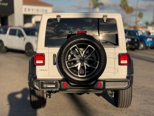 2025 Jeep JL Wrangler - Image 11 of 21