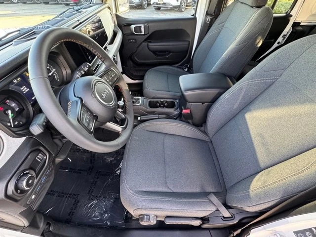 2025 Jeep JL Wrangler - Image 17 of 21