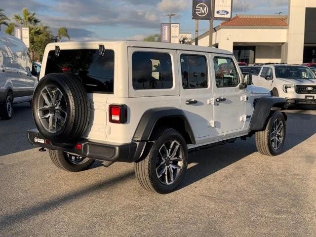 2025 Jeep JL Wrangler - Image 12 of 21