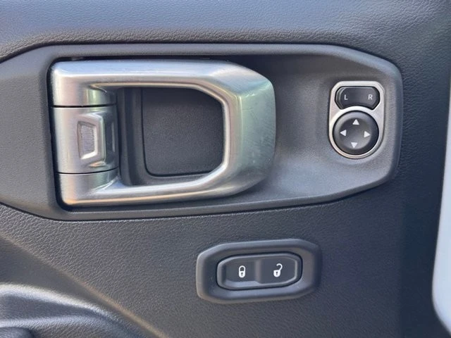 2025 Jeep JL Wrangler - Image 16 of 21