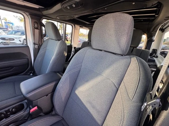 2025 Jeep JL Wrangler - Image 19 of 21