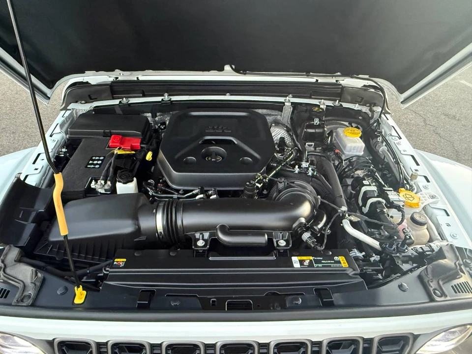 2025 Jeep JL Wrangler - Image 23 of 24