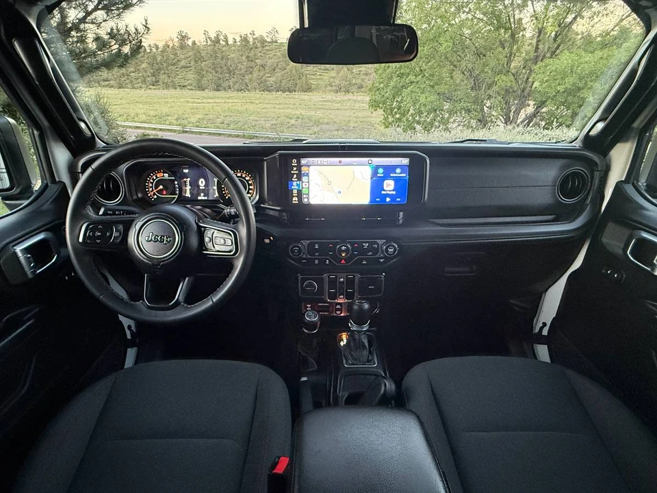 2025 Jeep JL Wrangler - Image 18 of 24