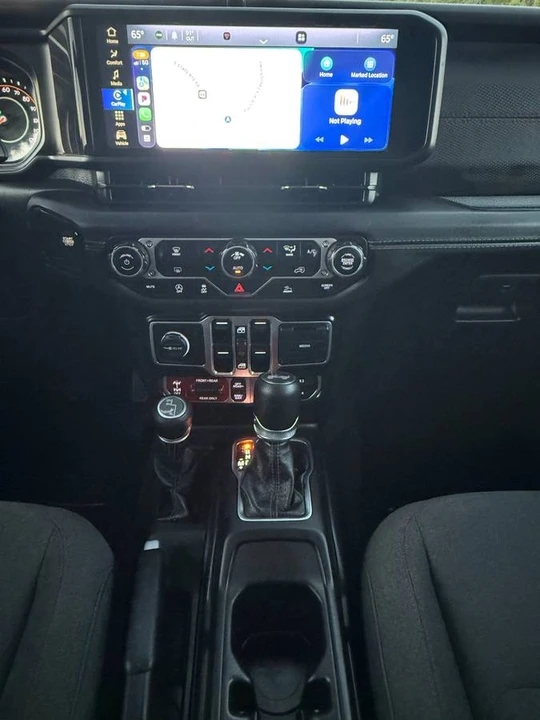 2025 Jeep JL Wrangler - Image 19 of 24