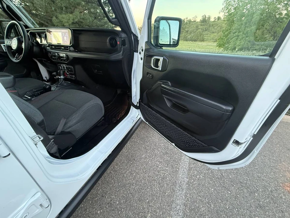 2025 Jeep JL Wrangler - Image 10 of 24
