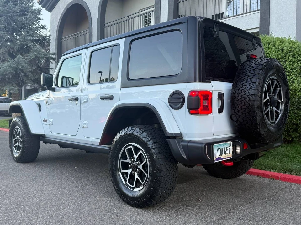2025 Jeep JL Wrangler - Image 3 of 24