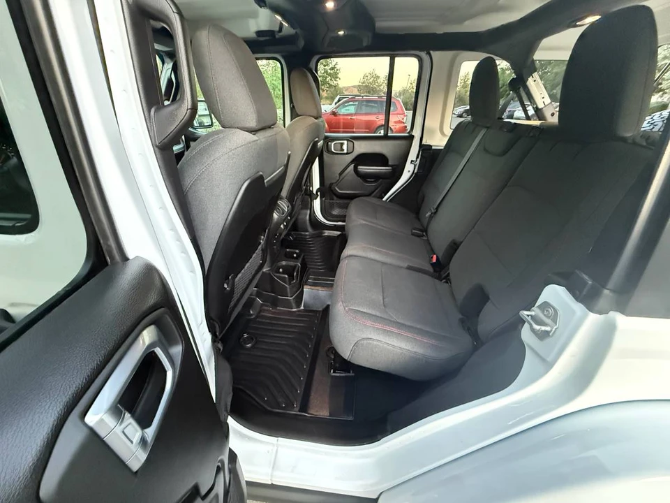 2025 Jeep JL Wrangler - Image 15 of 24