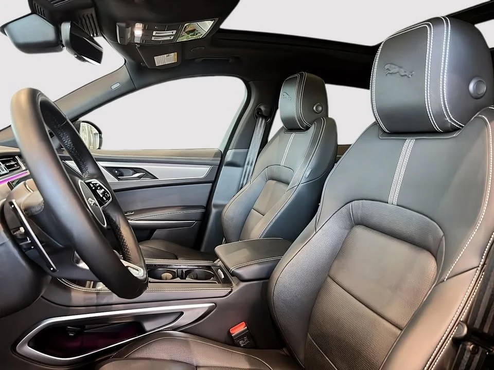 2025 Jaguar F-Pace - Image 10 of 15