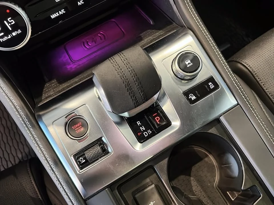 2025 Jaguar F-Pace - Image 7 of 15