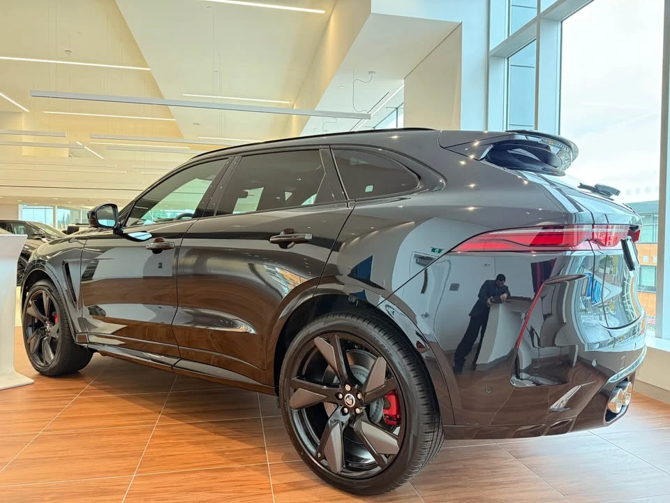 2025 Jaguar F-Pace - Image 19 of 20