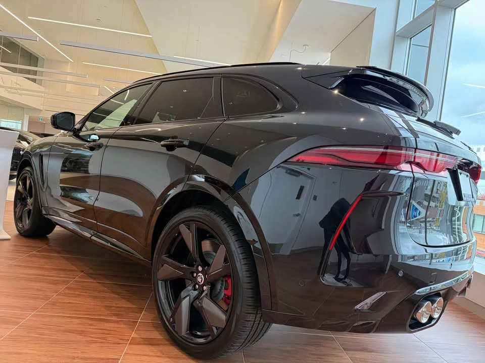 2025 Jaguar F-Pace - Image 8 of 20