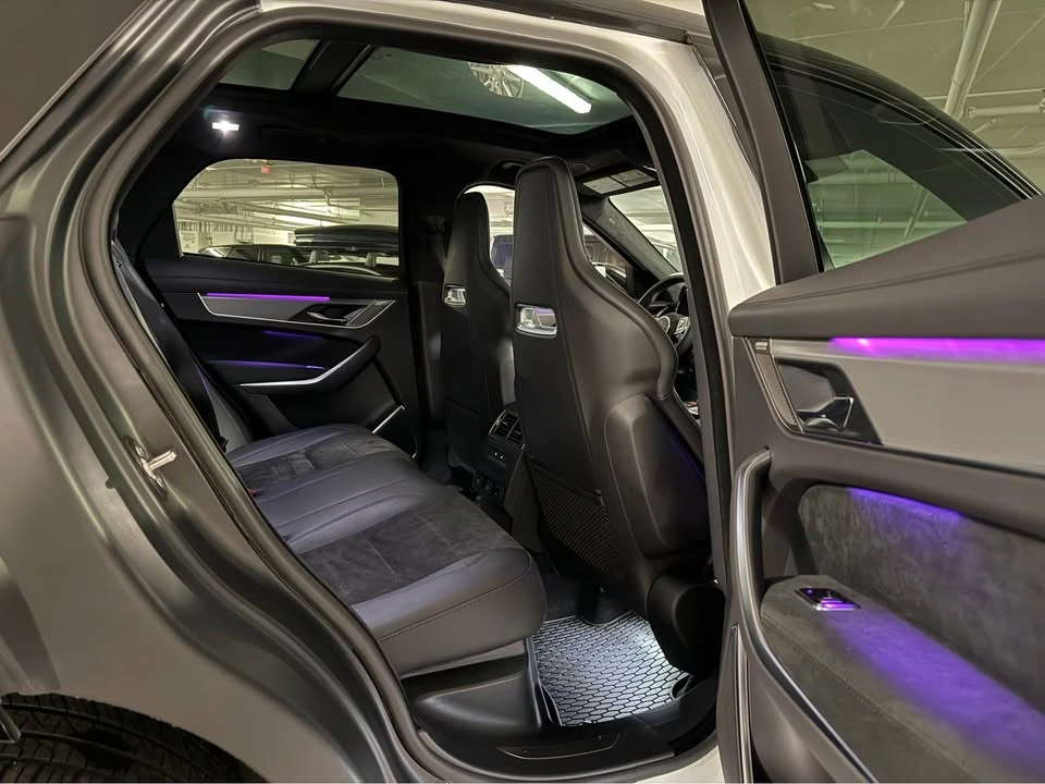 2025 Jaguar F-Pace - Image 15 of 20