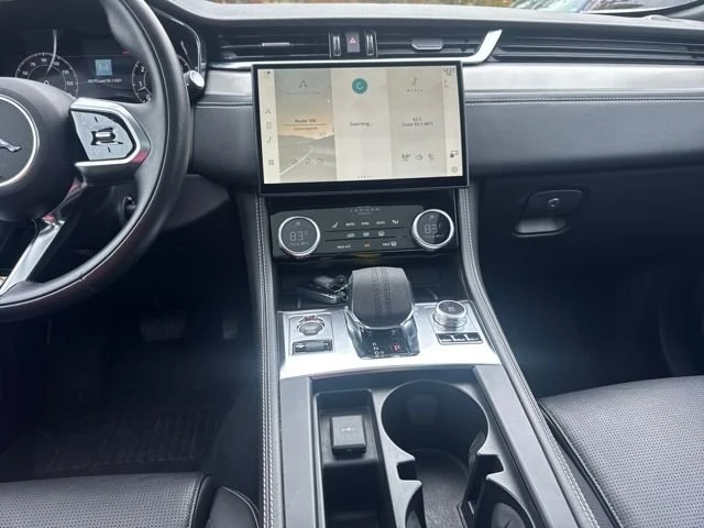 2025 Jaguar F-Pace - Image 17 of 19