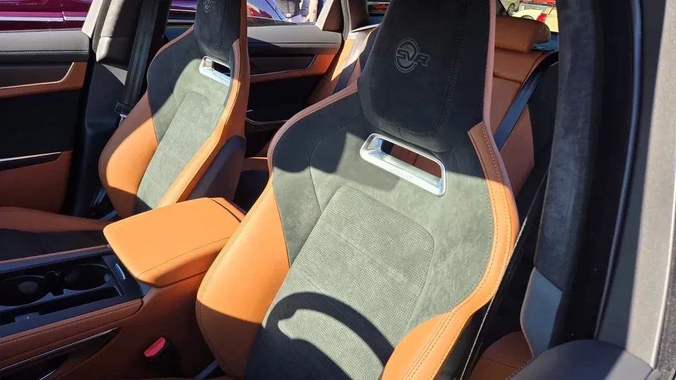 2025 Jaguar F-Pace - Image 6 of 10
