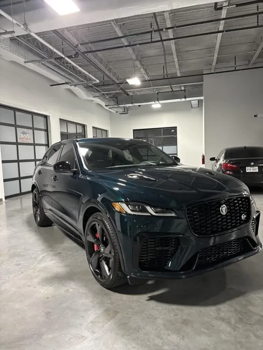 2025 Jaguar F-Pace - Image 9 of 10