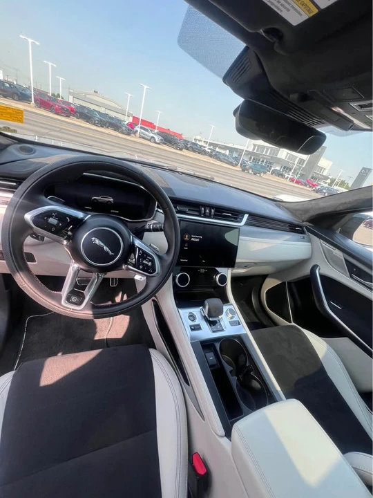2025 Jaguar F-Pace - Image 8 of 9