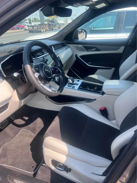 2025 Jaguar F-Pace - Image 7 of 9