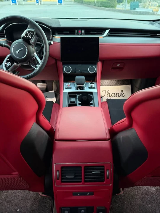 2025 Jaguar F-Pace - Image 9 of 9