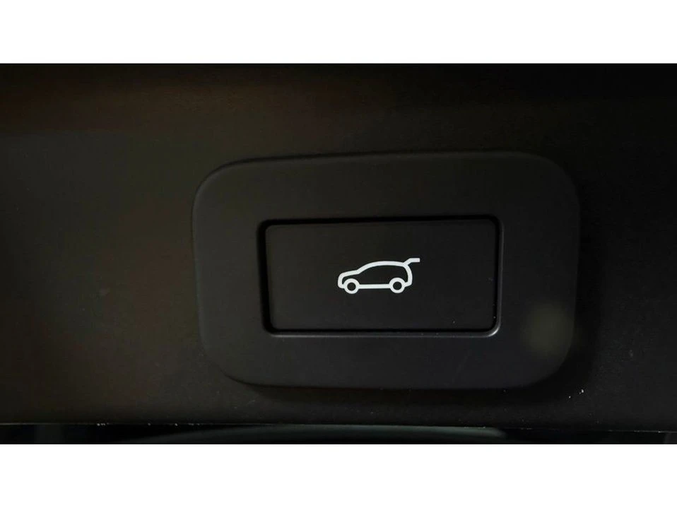 2025 Jaguar F-Pace - Image 10 of 20