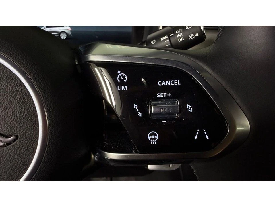 2025 Jaguar F-Pace - Image 17 of 20