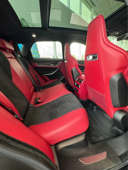 2025 Jaguar F-Pace - Image 5 of 11