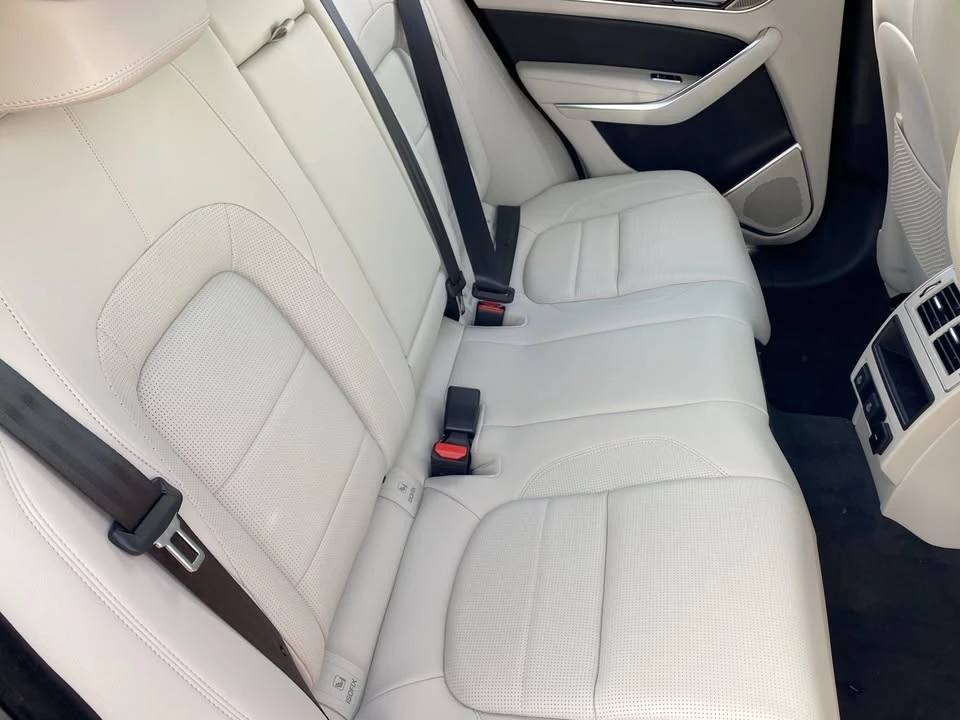 2025 Jaguar F-Pace - Image 10 of 12