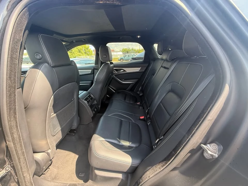 2025 Jaguar F-Pace - Image 16 of 19
