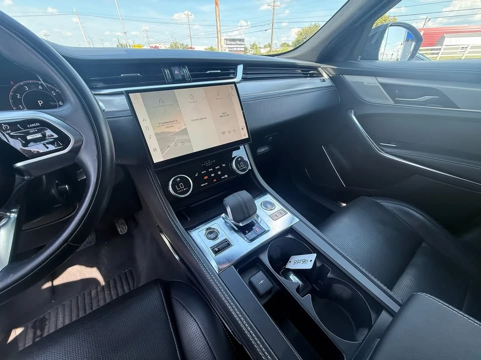2025 Jaguar F-Pace - Image 12 of 19