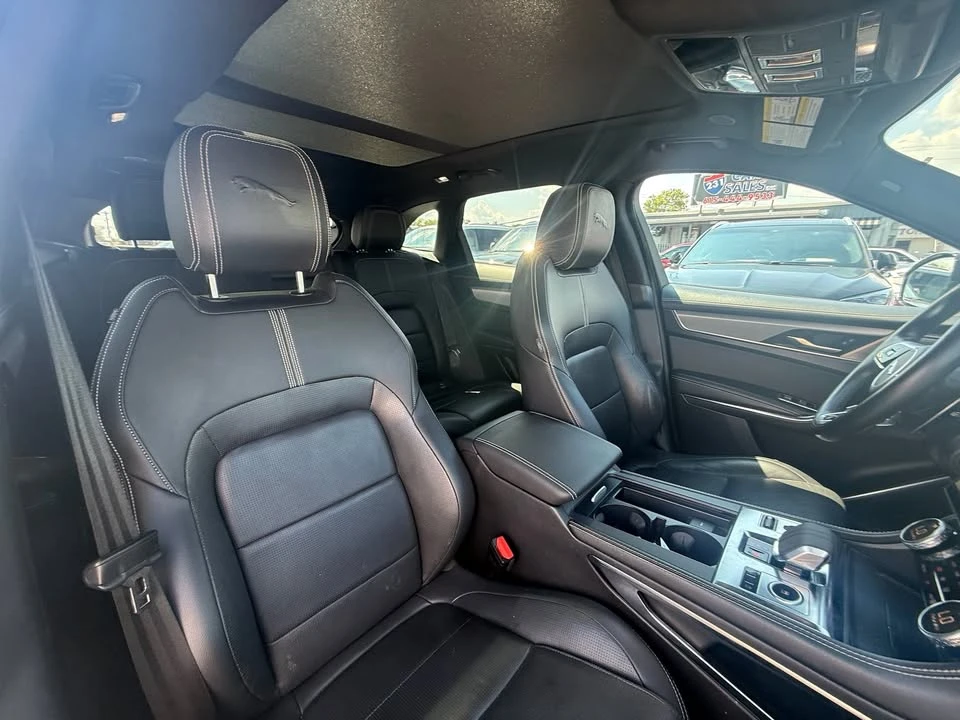 2025 Jaguar F-Pace - Image 15 of 19