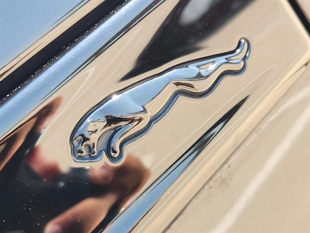 2025 Jaguar F-Pace - Image 10 of 10