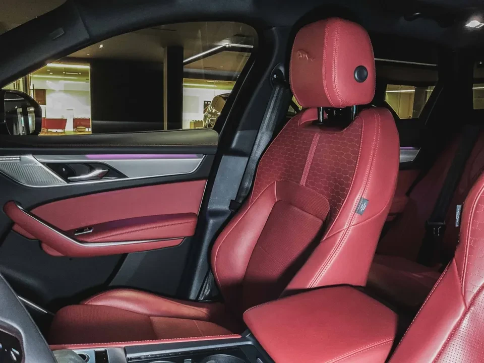 2025 Jaguar F-Pace - Image 14 of 16