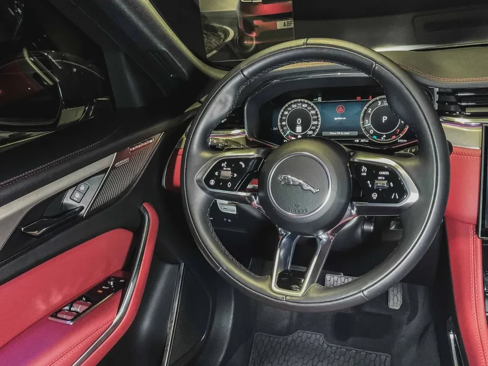 2025 Jaguar F-Pace - Image 7 of 16